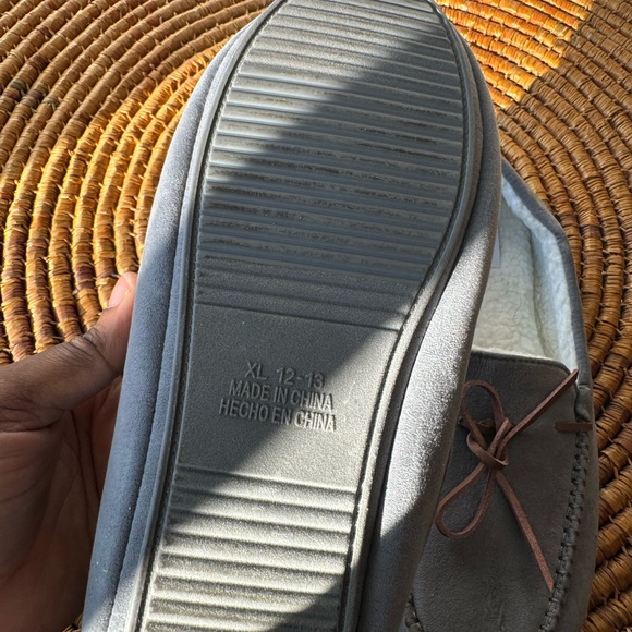 Old navy men’s 12 blue house inner fuzzy shoe… - Picture 3 of 4